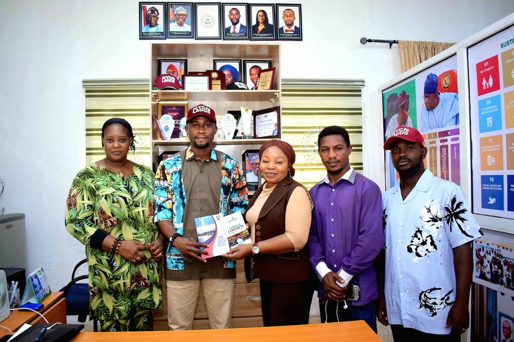 NYCNLagos01's tweet image. We had a Robust Conversation with the #SpeedUpLagos Team ahead of a possible Partnership Project to Empower over 5000 Youth in Lagos. 

#MondayMotivation 
Happy New Week
@jidesanwoolu 
@drobafemihamzat 
@Mo_ogunlende 
@alabiopeyemiola