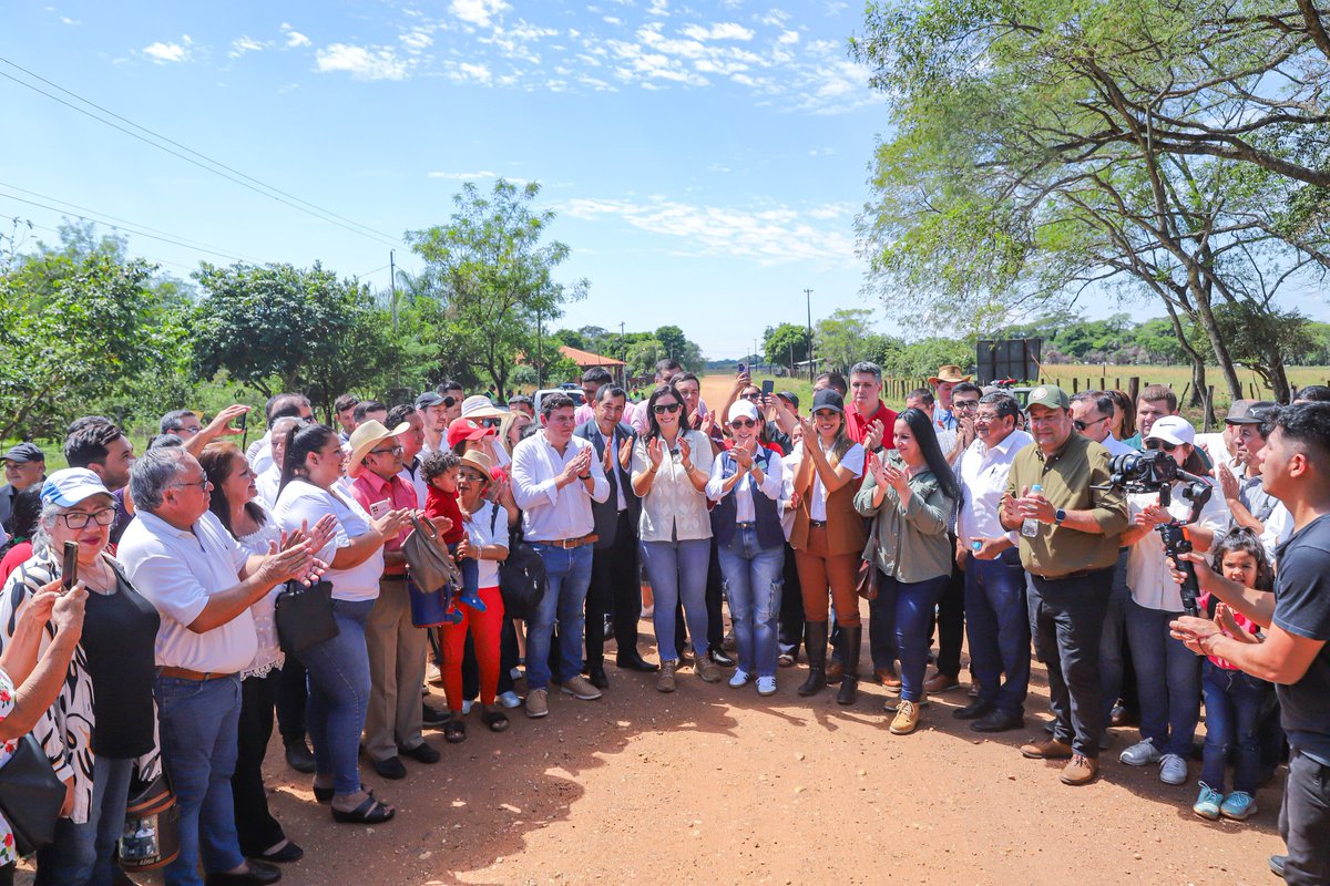 Claudia Centurión (@clacent) on Twitter photo Comenzamos la semana llenos de la energía y el cariño de la gente de Paraguarí 🫶 Hoy cumplimos una promesa del Pdte. <a href="/SantiPenap/">Santiago Peña</a>, la de asfaltar el tramo Quyquyhó con Ma. Antonia, este último único distrito de este Dpto. sin acceso asfaltado. Comenzamos la semana llenos de la energía y el cariño de la gente de Paraguarí 🫶 Hoy cumplimos una promesa del Pdte. <a href="/SantiPenap/">Santiago Peña</a>, la de asfaltar el tramo Quyquyhó con Ma. Antonia, este último único distrito de este Dpto. sin acceso asfaltado.