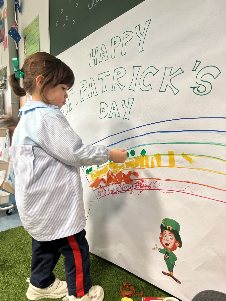 😍The Leprechaun visited our year 2 class yesterday. On St.Patrick's Day we decorated a rainbow using different techniques and we enjoyed a very special day at school. Little by little we are becoming familiar with different customs from other countries where English is spoken.🍀