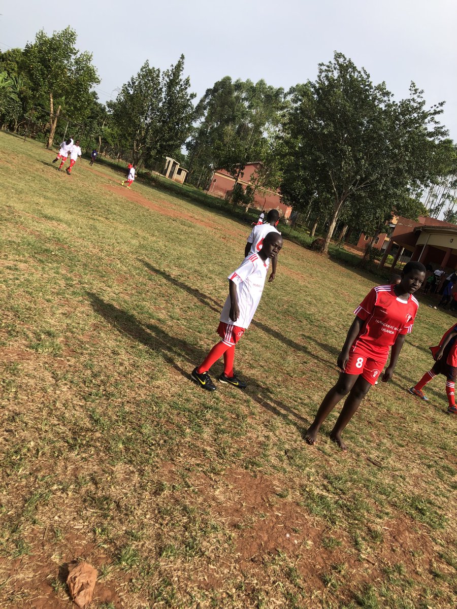 WITH THE BALLOON 🎈

The children of Huracan FC M-LISADA 🇺🇬 already have their training kit with the balloon on the chest.

Now go out and play! ⚽