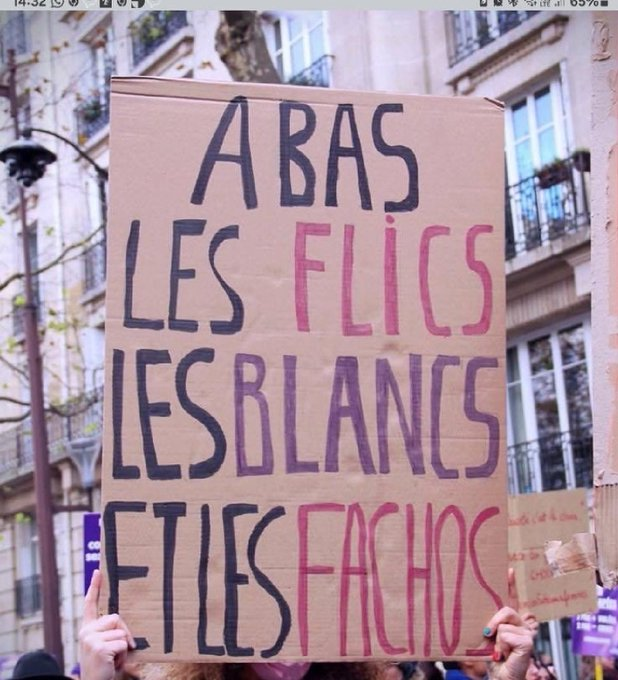 AmandineDecazes's tweet photo. Vu hier à la manif antisémite de #LFI 
Le #racismeAntiBlanc ça n'existe pas, vraiment? 🤫 https://t.co/zjFMElqk71