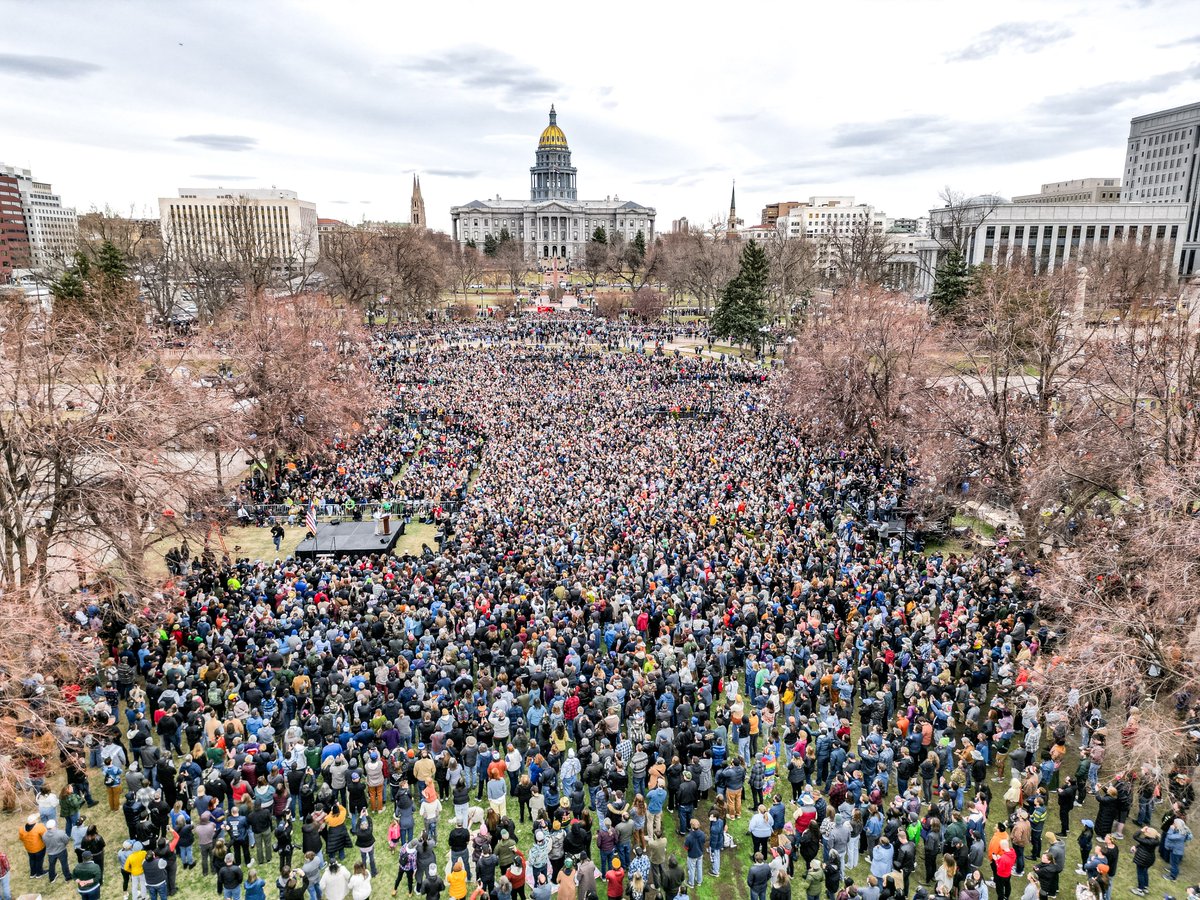 Quite a photo of AOC and a crowd of 34,000+ in Denver by <a href="/AriRabinHavt/">Ari Rabin-Havt</a>