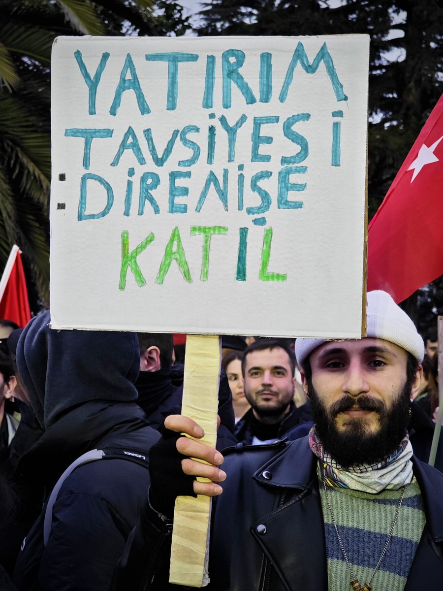 “Alışın ya da mecbur alışacaksınız sokaklara, meydanlara”
Ilgın Çavlan haftanın absürd gündemini yazdı.
muzir.org/2025/03/24/ali…
Fotoğraf: Özge Özgüner