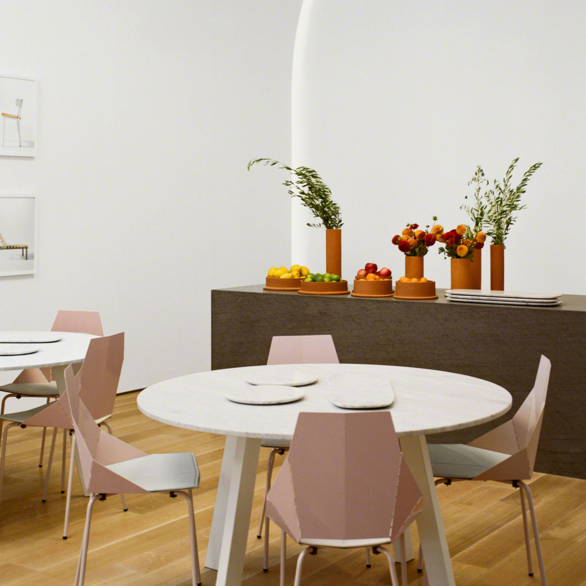 A chair that folds, ships, and sits real good. 😉✨ The Real Good Chair by <a href="/bludot/">Blu Dot</a> is metal origami at its finest—sleek, sustainable, and shipped in a pizza box to cut down on packaging and carbon emissions! bit.ly/4jRvjKy 

#BluDot #RealGoodChair #Steelcase