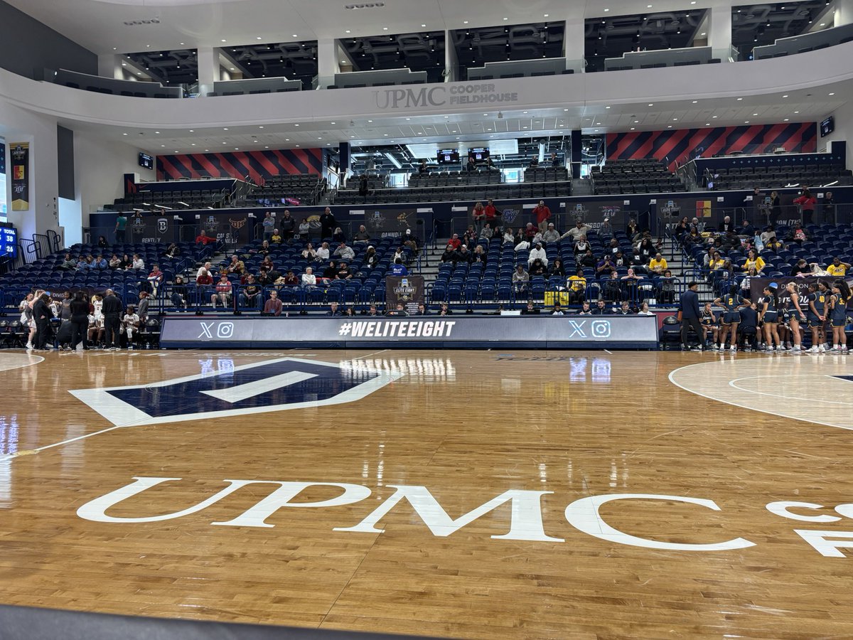LCU_Chap_Radio's tweet image. 📍On site at the UPMC Cooper Fieldhouse on the campus of Duquesne University in Pittsburgh for the NCAA DII Women’s Elite Eight. #WElite8 #D2WBB