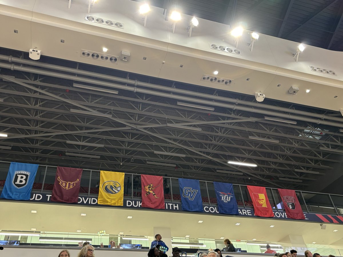 LCU_Chap_Radio's tweet image. 📍On site at the UPMC Cooper Fieldhouse on the campus of Duquesne University in Pittsburgh for the NCAA DII Women’s Elite Eight. #WElite8 #D2WBB