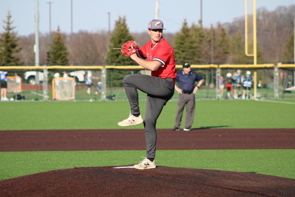 Watch the Varsity Game live on Hudl &amp; Game Changer.

fan.hudl.com/usa/pa/imperia…