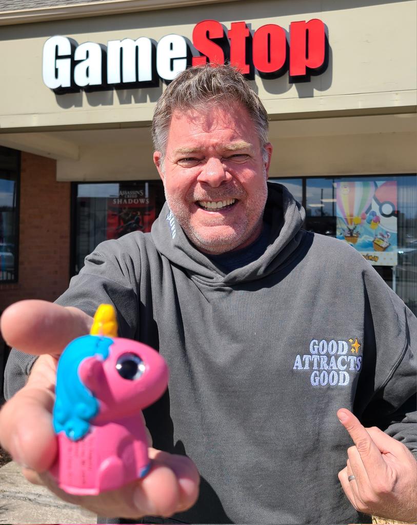 BasementRon's tweet image. What do YOU Think $UFD?
@UpstairsSuzie Let me 
Out of the BASEMENT 
To Enter the @TheRoaringKitty 
Meme Contest!

Let's GO $UFD!
Our community is AWESOME!