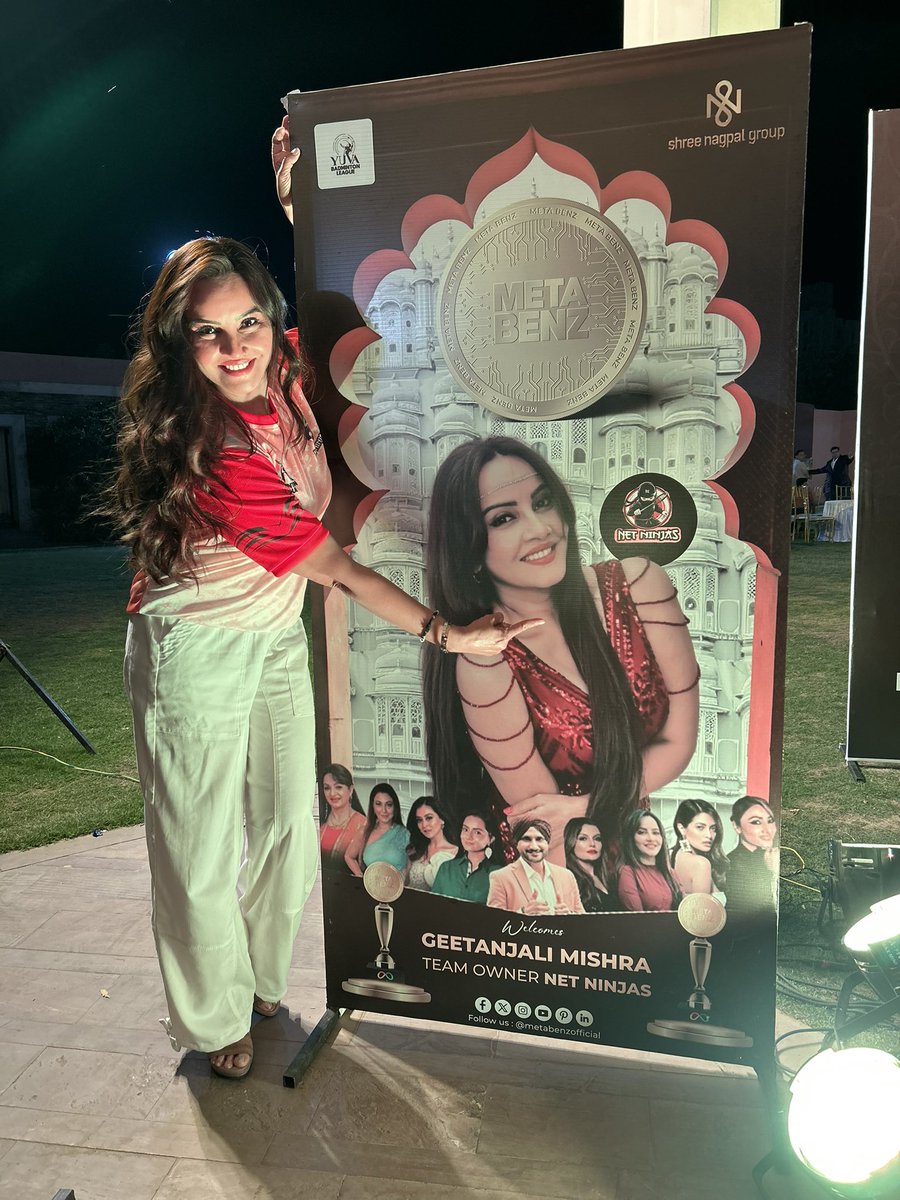 geetanjali800's tweet photo. @YOVAbadmintonleague #ybl
Iam the team #netninjas
#Jaipur @nestjaipur https://t.co/6qMVKxAiu3
