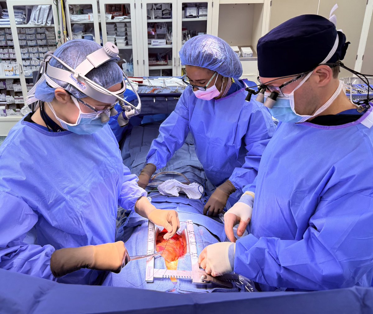 Montefiore Cardiothoracic Surgery Residency (@montefiorects) on Twitter photo A busy day means that the PGY-1’s cover a 🫀transplant and CABG. Strong work Jocelyn and Yasmine!! 🙌💪 #CTsurgery <a href="/WomenInThoracic/">WomenInThoracicSurg</a> A busy day means that the PGY-1’s cover a 🫀transplant and CABG. Strong work Jocelyn and Yasmine!! 🙌💪 #CTsurgery <a href="/WomenInThoracic/">WomenInThoracicSurg</a>