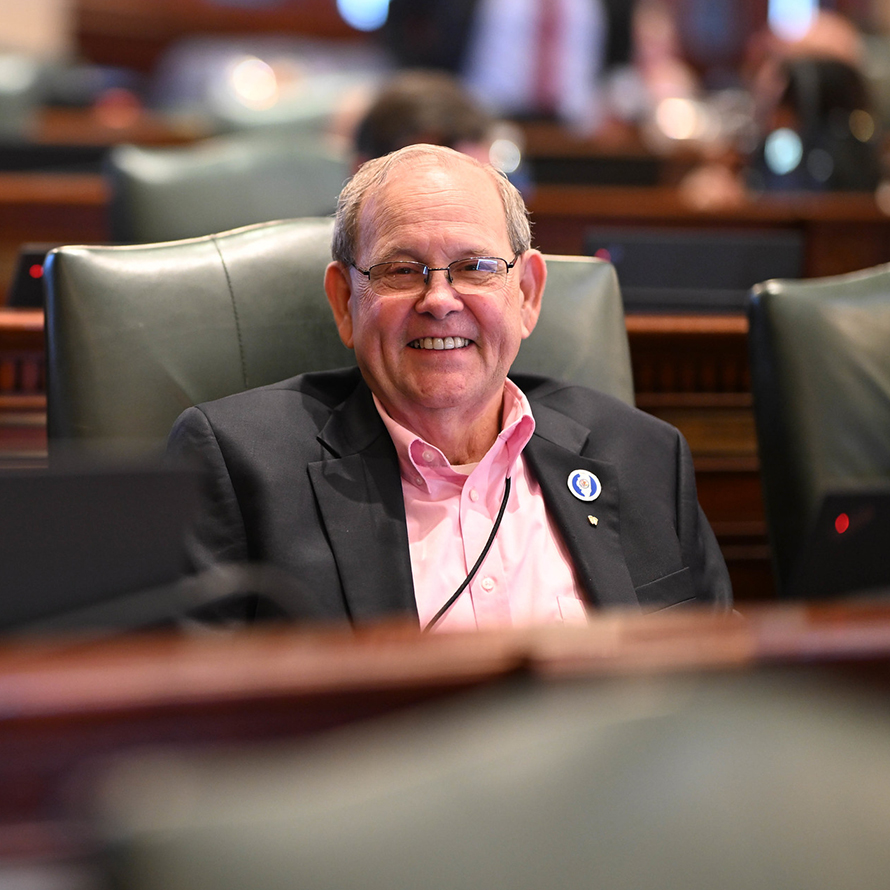 ilhousegop's tweet image. Happy #WorldOptometryWeek to the doctors who protect our eye health and vision. A special shoutout to our own Rep. Paul Jacobs who  has practiced optometry for 40+ years in several communities throughout Southern Illinois! 👓 #twill