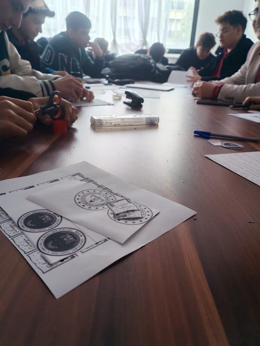 📌Asım Gültekin Dergicilik Okulu’ndan sonra okul dergimiz için kolları sıvayan öğrencilerimizin fanzinleri bugün başıma ulaştı💐<a href="/EsenlerIlceMEM/">Esenler İlçe Millî Eğitim Müdürlüğü</a>