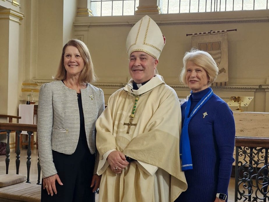Archbishop of Canterbury (@officeofabc) on Twitter photo This afternoon @CotrellStephen had the joy of commissioning Kathleen Snow as <a href="/MothersUnion/">Mothers' Union</a>’s Worldwide President. Her message—“We are stronger together”—was deeply inspiring. May this new board lead with faith & vision as we journey toward MU’s 150th. This afternoon @CotrellStephen had the joy of commissioning Kathleen Snow as <a href="/MothersUnion/">Mothers' Union</a>’s Worldwide President. Her message—“We are stronger together”—was deeply inspiring. May this new board lead with faith & vision as we journey toward MU’s 150th.