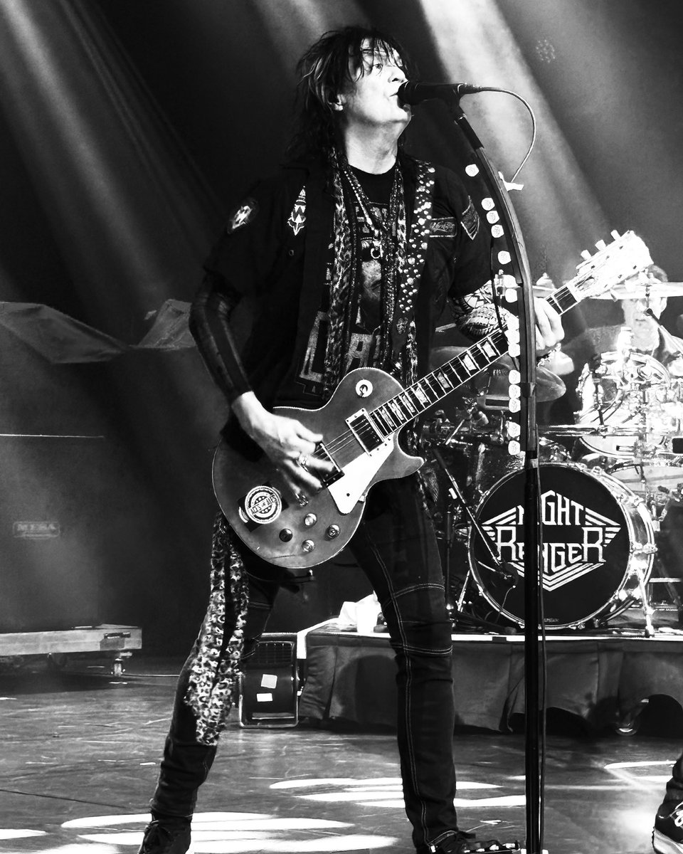 kerikelliaces's tweet image. Rocking the 70’s Rock Cruise last week!
🤘🛳️👽🍺