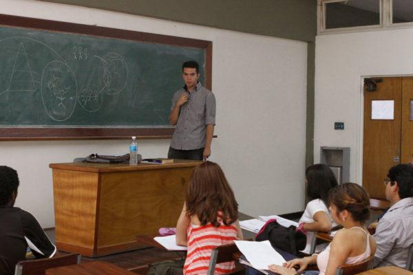 monitordesca_ve's tweet photo. En 14 años la matrícula de estudiantes de educación se redujo 76 %.

La merma en la matrícula pone en riesgo la educación de las futuras generaciones.  

#MonitorDescaVe https://t.co/Lolw5XlSiA