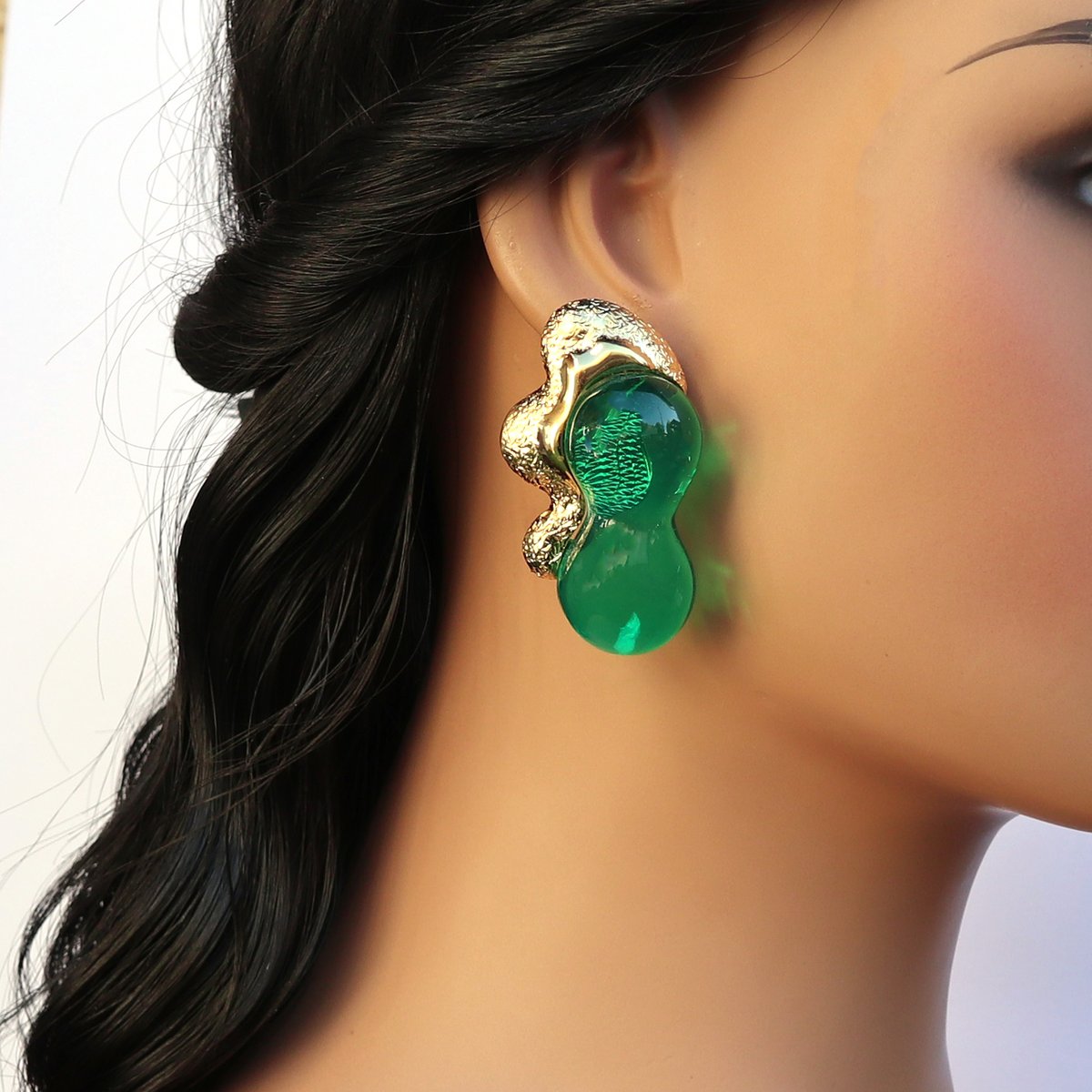 Big Clip On Green Earrings, 18k Gold Plated, Non Pierced Ears, Clip On Earrings, Handmade kitsch Earrings, Dangle Earrings, Faux bizoux etsy.me/4iB6dPb μέσω <a href="/Etsy/">Etsy</a>
