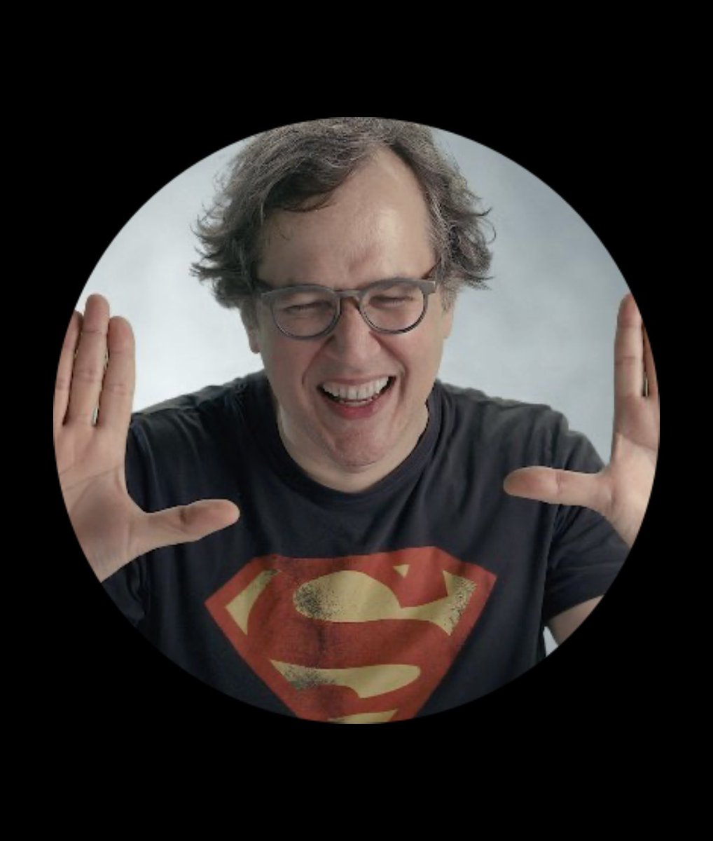 Bu sırıtık, şımarık, zengin aileden yetme fakat güz gülleri misali hiç bahar yaşamayıp ellisinden sonra kabak çiçeği şeklinde açmadan solan, üçüncü sınıf reklam filmlerinin olamamış yönetmenimsisi sütoğlan ılığın, başına proxy olarak siyasi sözcüğünü ekleyip Müslümanlara karşı