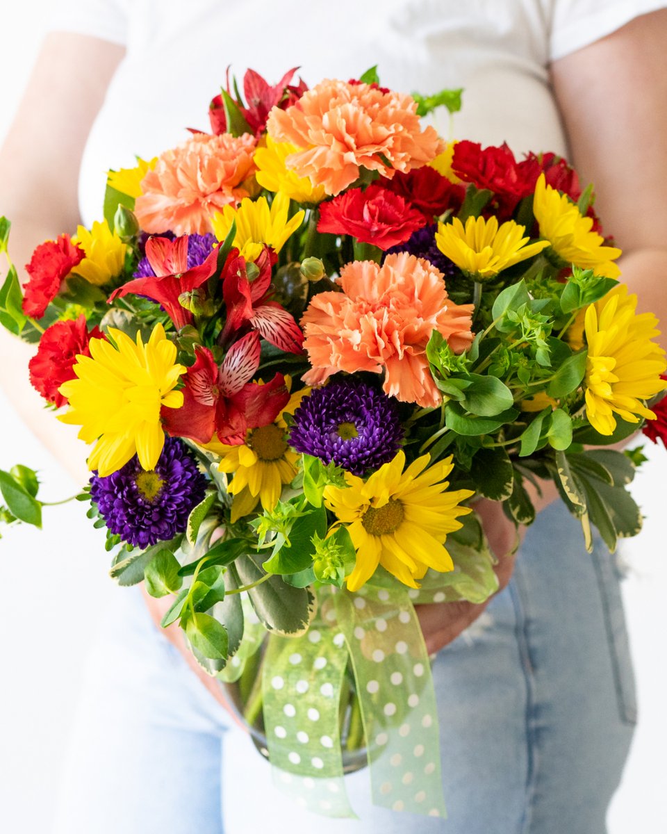 FlowersSend's tweet image. March is proof that after every cold season, something beautiful blooms. Keep growing 🌸✨

#Flowers #Spring #SendFlowers