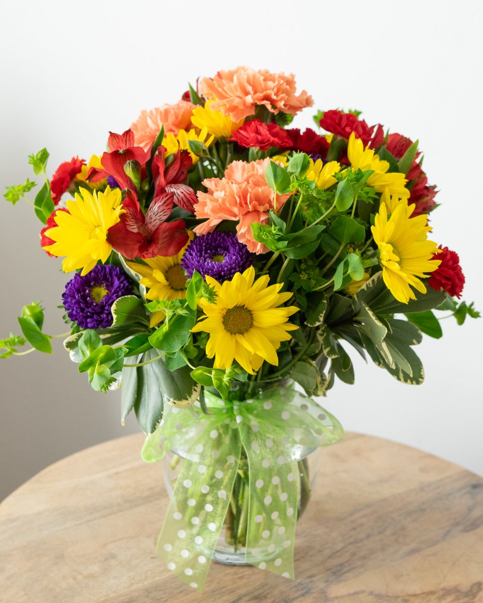 FlowersSend's tweet image. March is proof that after every cold season, something beautiful blooms. Keep growing 🌸✨

#Flowers #Spring #SendFlowers