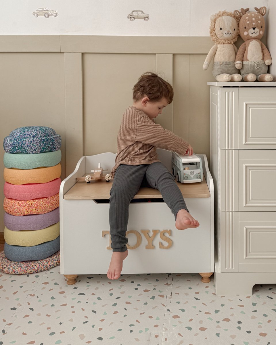 This hand-crafted wooden toy box is perfect for storing treasures while keeping the playroom stylish and tidy ✨ With child-safe soft-closing hinges, turned wooden feet and embossed lettering 🌿

#kidsfurniture #play #toybox #playroom #toy #woodentoys #fun #timeless

📸 @iga_luk