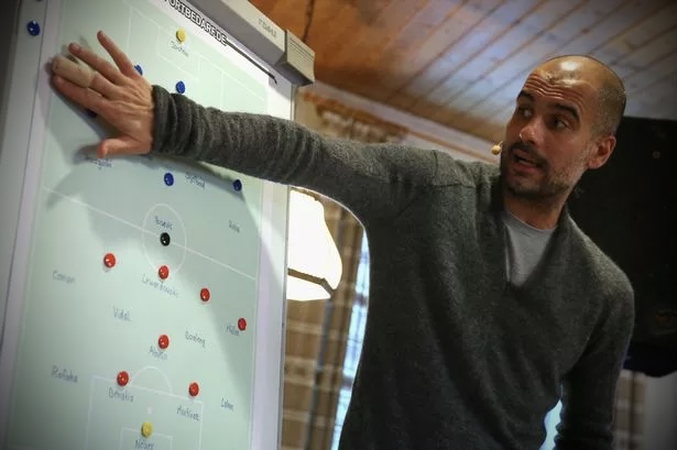 3rdmanmovements's tweet photo. How fluidity and movement in behind the opposition midfield line allows teams to progress the ball🧵

Retweet's appreciated 🔁

Made with @xpsnetwork https://t.co/ksKGa93Nmo