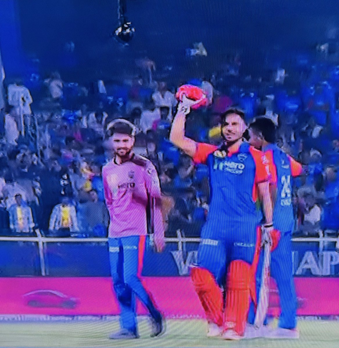 AbhasHalakhandi's tweet photo. What a Thriller! 🔥
Ashutosh Sharma – remember the name! 💥 From 113/6 to chasing down 210, this was an epic comeback.
Will see No. 77 Indian Jersey soon🇮🇳✨
IPL never fails to deliver!
#AshutoshSharma #LSGvsDD #IPL https://t.co/BNZ76A682m