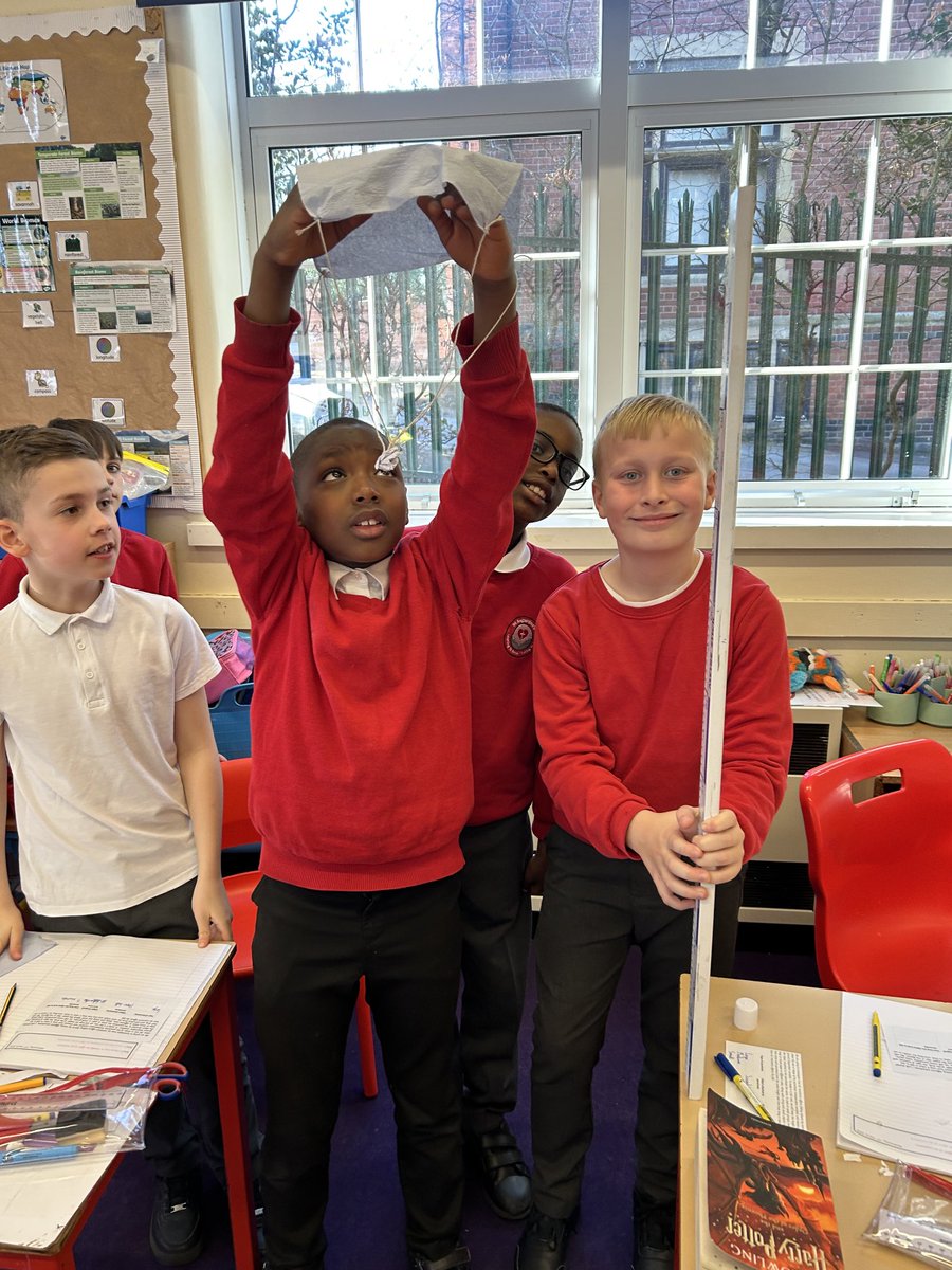 staugustinesNG3's tweet image. This term in science we have been learning about forces. Year 5/6 have be experimenting with air forces and seeing if different materials affected how fast our parachute fell.
#ScienceAtStA’s