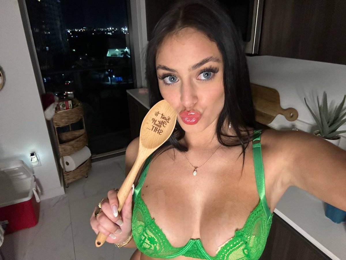 are u active on X type 'me' if i can dm u something 📸