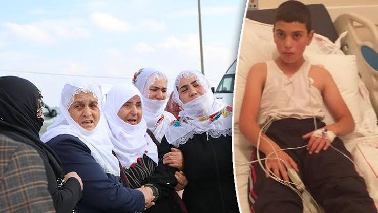 Bitlis'te Mustafa Erçetin başıboş köpeklerin saldırısında kuduz oldu öldü. Jandarma it yemliyor. Utanç verici. Tabii ağlayan sizin ananız değil de bu evladımızın anası olunca başıboş köpek pr'ı yapmak kolay size.