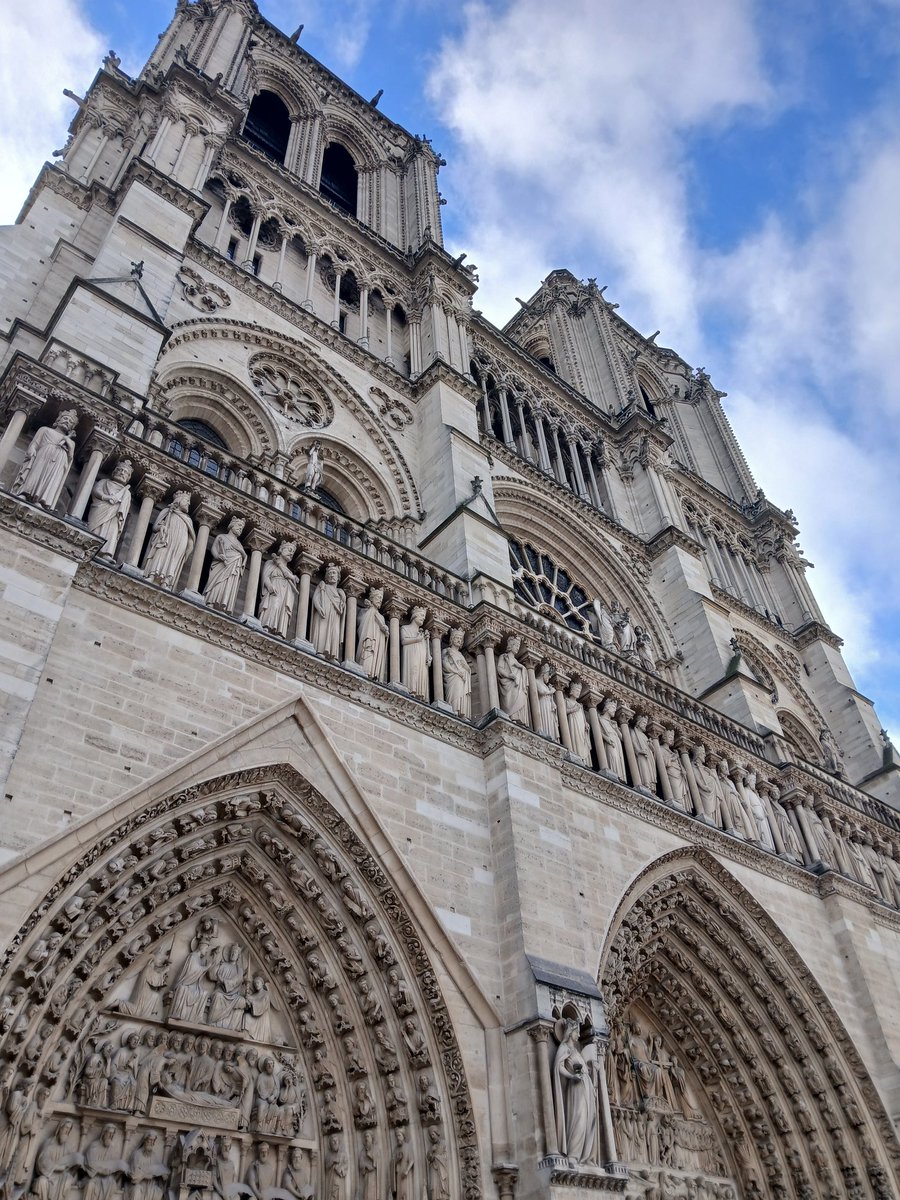 estmalk's tweet photo. Enfin #NotreDame #Paris https://t.co/21cGeV1MxH
