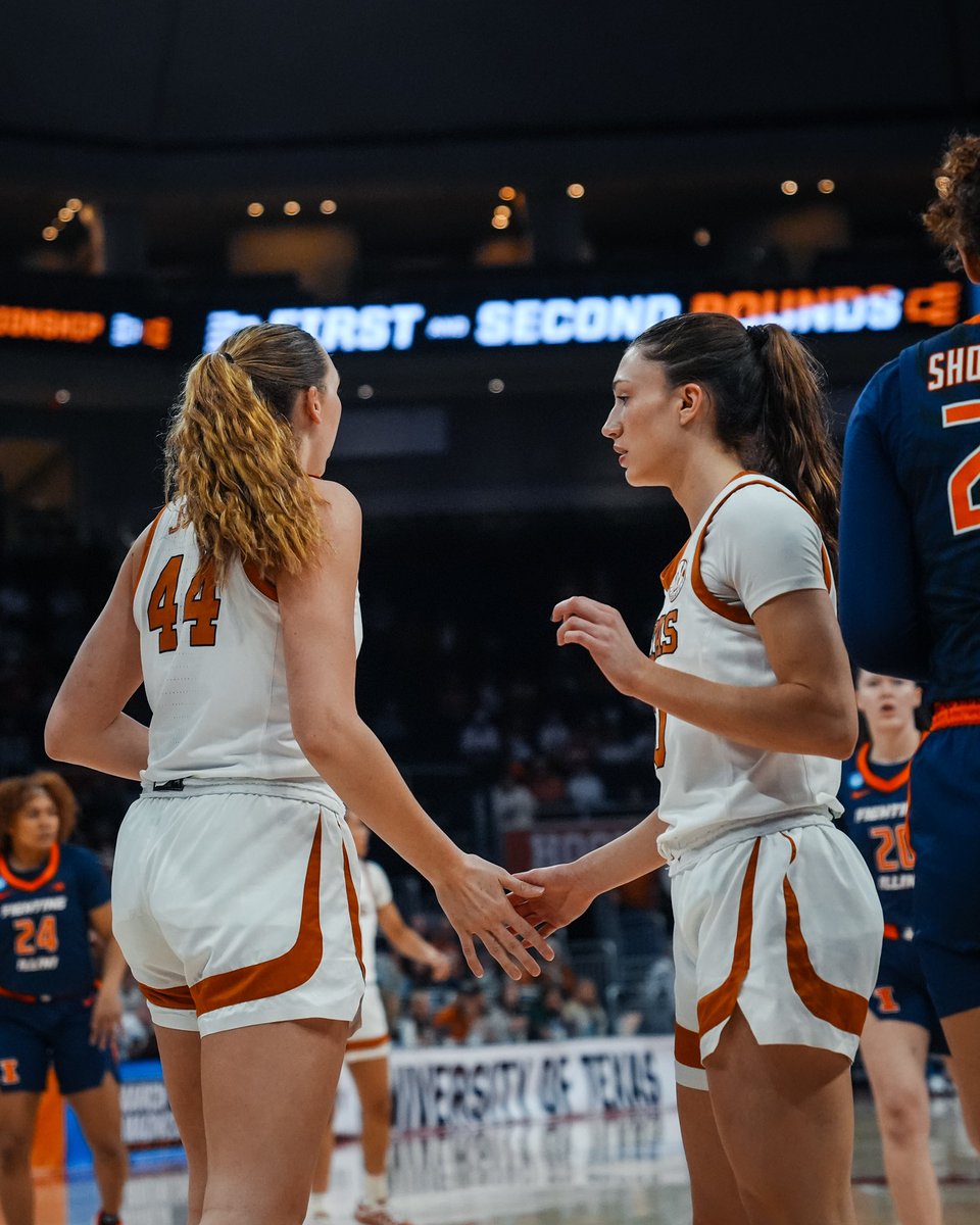 last one in <a href="/MoodyCenterATX/">Moody Center</a> for these two 🥹🤘

#HookEm | <a href="/tayllorjoness/">Taylor Jones</a> | <a href="/shayholle15/">Shay Holle</a>
