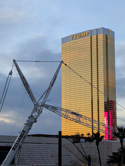 Watch Las Vegas Locally 🌴's leaked NSFW photo on TwXstars