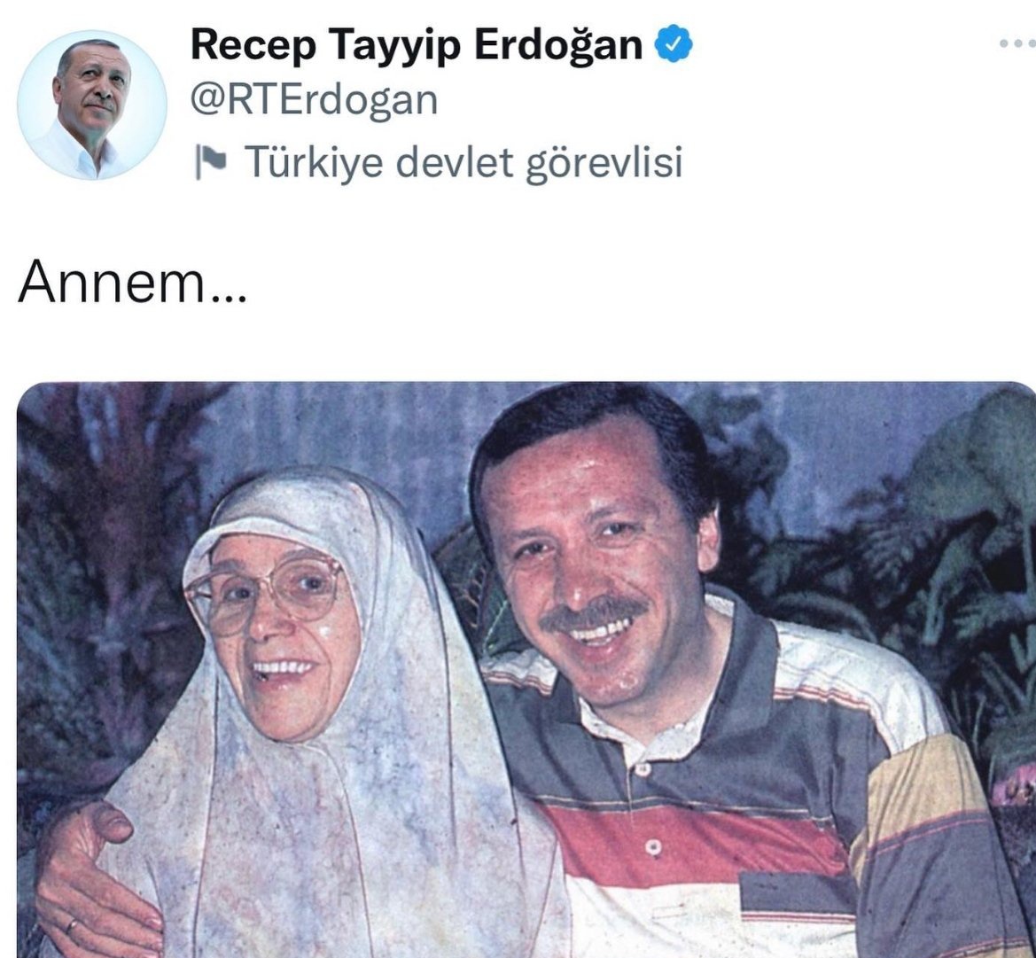 Milleti, yolsuzluktan tutuklu bir şahıs için sokaklara dök! 
Polisimize asit atsınlar, balta ile saldırsınlar. 
Recep Tayyip Erdoğan'ın annesine küfür etsinler sonra kalk ”o küfrü kendi anneme edilmiş sayıyorum” de.
Hadi oradan beee! 

#SeninleyizErdoğan Reis Annen Annemizdir