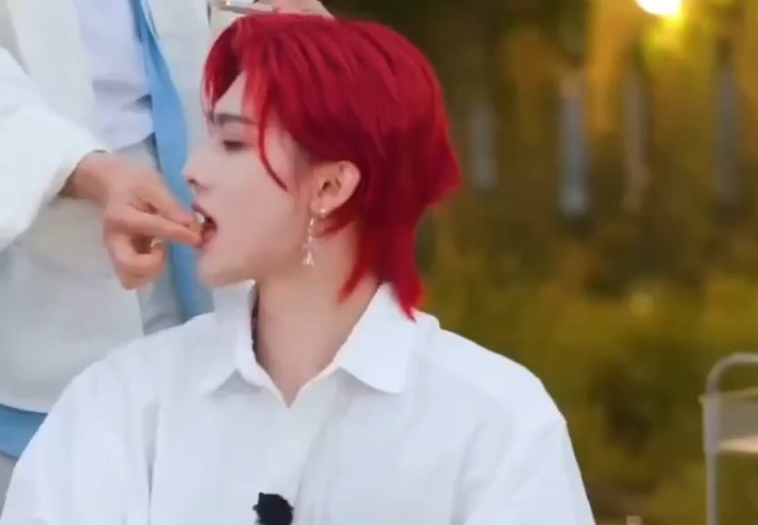 9804pics's tweet photo. forever jiwoong's baby https://t.co/LZfLKuNR9E