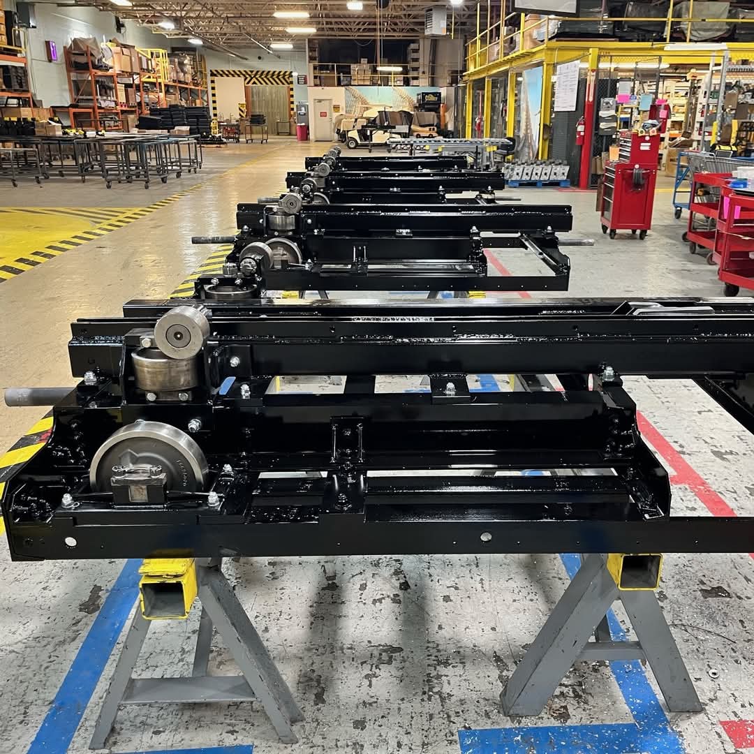 coasterchitchat's tweet photo. One of Boulder Dash's trains is currently receiving a bold blue repaint by Philadelphia Toboggan Coasters, Inc.! 2025 marks the 25th season of this award-winning wooden coaster at @LakeCompounce.

📸 Lake Compounce

#lakecompounce #ptc #ptci #philadelphiatoboggancoasters #refresh https://t.co/7JhC5tLdLJ