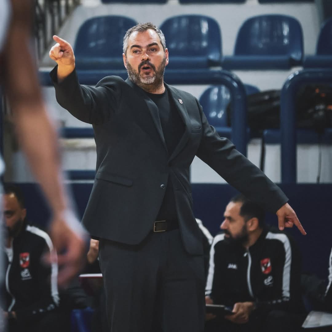أوجستي بوش من وقت ما مسك الأهلي 

لاعب الزمالك 23 مرة كسب منهم 22