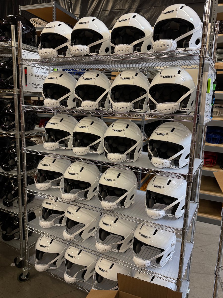 nicklighthelmet's tweet photo. Team order time... Sales@LIGHTHelmets.com #lighthelmets #football #footballplayer #footballplayers #riddell #vicis #NFLHelmet #footballhelmets #footballhelmet #schutt #LIGHTApache #Apache #LIGHTGladiator #ApacheLIGHTNING #LIGHTApacheLIGHTNING https://t.co/JbXGMucS1W