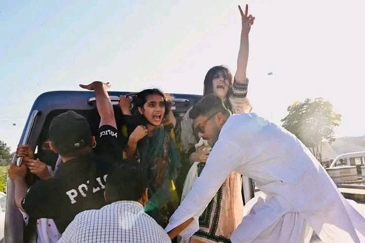 mehrubawan's tweet photo. The woman.
The wonder.
The warrior.

Absolutely undeniable!

@SammiBaluch https://t.co/zPgTGyyB4a