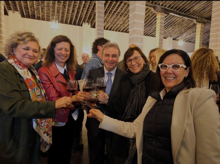 🏛️🎬🕰️🌳🥂 Presentación de la candidatura de #Jerez a CAPITAL GASTRONÓMICA ESPAÑOLA 2026 🔝📌👍 <a href="/ciudadjerez/">Ayuntamiento de Jerez</a> <a href="/clusterjerez/">Clúster DestinoJerez</a> <a href="/CEHEhosteleria/">Hostelería de España</a> <a href="/Jerez_2031/">Candidatura Jerez 2031, Capital Europea de Cultura</a> <a href="/TurismoJerez/">Turismo Jerez</a> @RutaVinoJerez