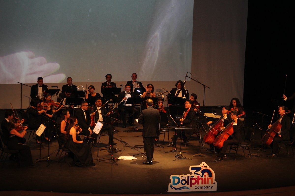 En el contexto internacional del Día del Agua y como parte de las celebraciones del 30º aniversario de The Dolphin Company, la Sinfónica de Cancún presentó Water Music, un concierto inspirado en la majestuosidad del agua. Bajo la dirección del maestro Gerardo Tlapa, quien también