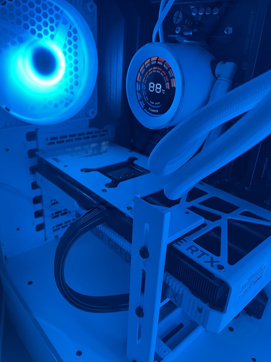 新しいゲーミングPC〜〜グラボもGeForce5070搭載のにしました✌️8年は使い倒したい