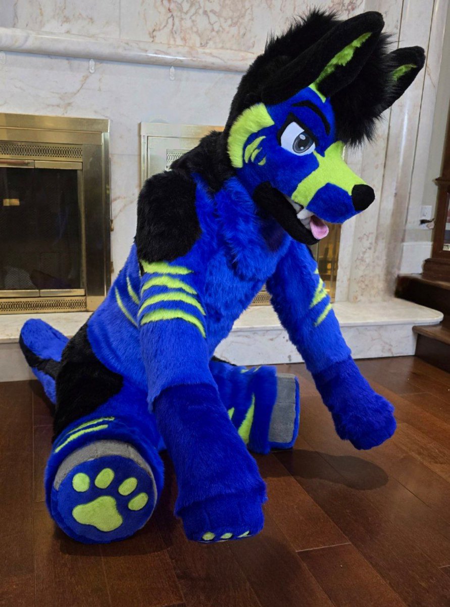 Who's ready for another extended arm Quadsuit?!?! 

Opening for commissions soon stay tuned!