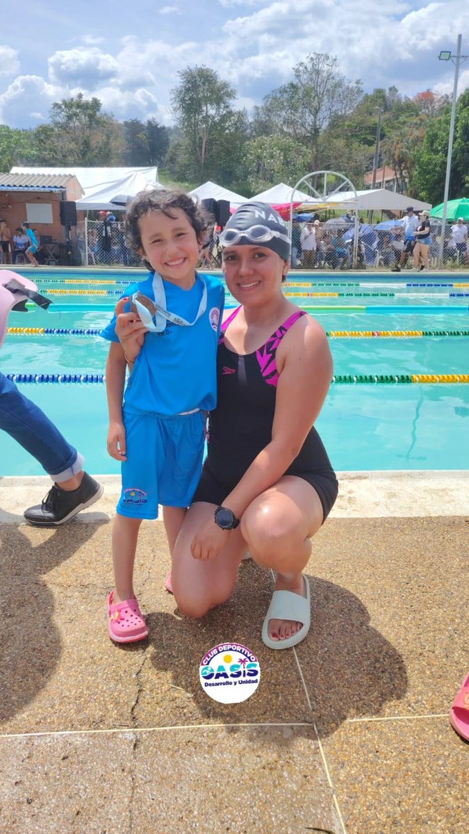 DalysHernandezP's tweet photo. Alice Minerva Morcote Arboleda, representando al Club en su categoría de menores. Excelente resultado 👌🩵🩵🏊🏊

#cluboasis🏊 #categoriamenores #natacion🏊 #natacionniños #festitorneodenatación #barbosasantander #barbosa2025 🩵🩵🩵 https://t.co/GIGYou1nyr