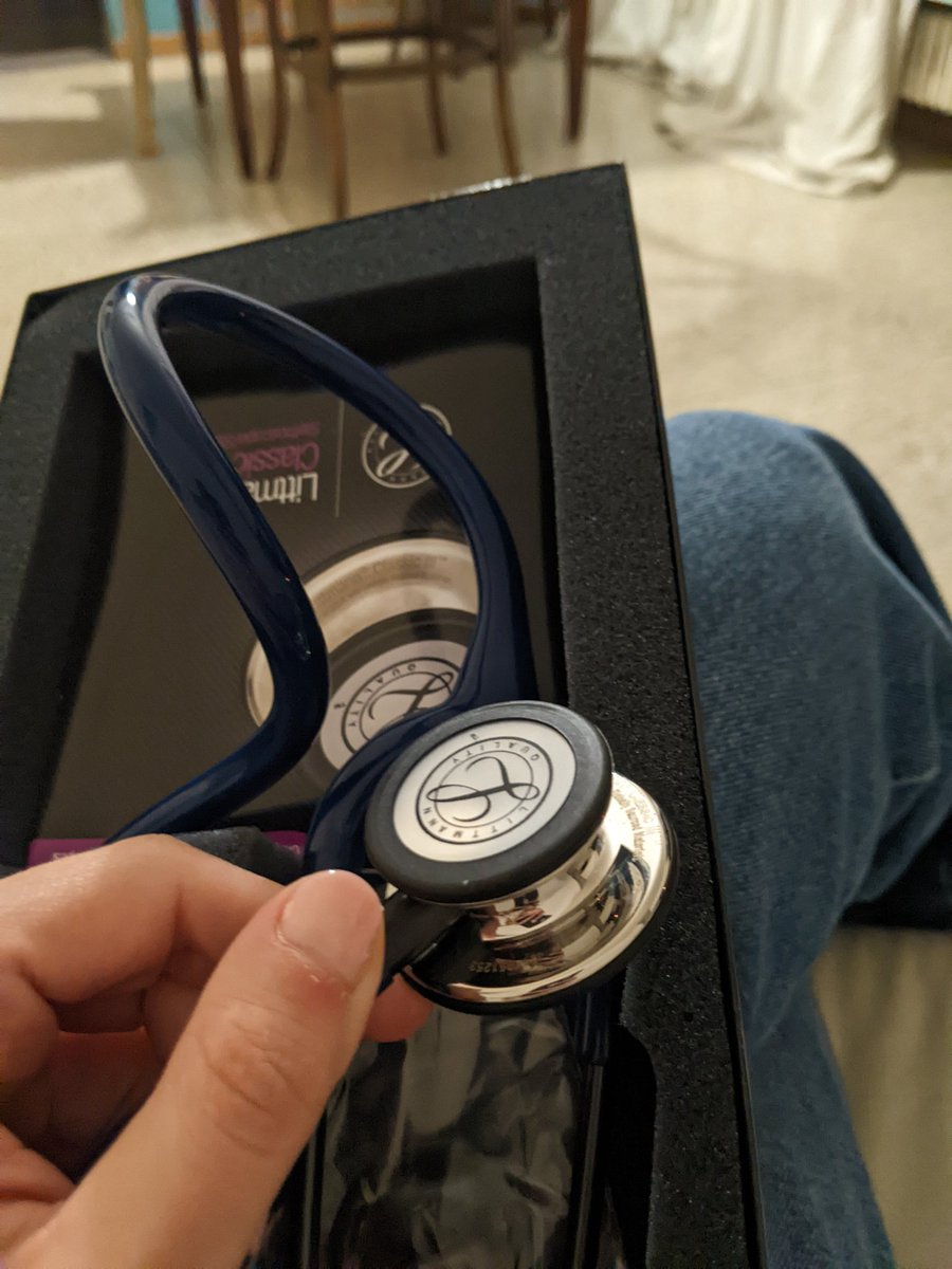 Danidueci's tweet photo. Not ashamed to admit that my work as a hospital geriatrician has been and it is the shining core ✨ that guided my life choices so far. Jobs and cities transitions are hard for the precious people I leave behind. I just try to focus on gratitude these days, not nostalgia 💙 https://t.co/tUiOvlLlWc