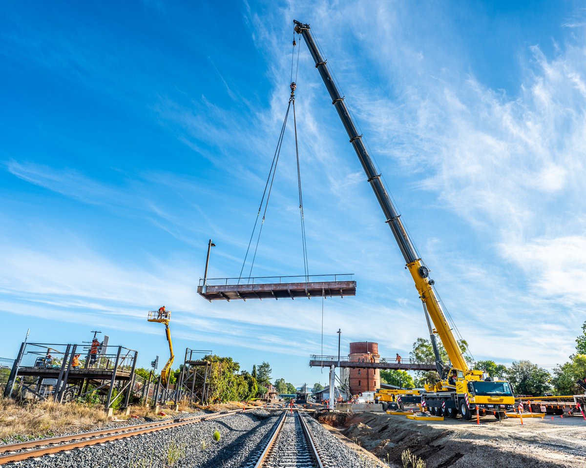 Another round of successful track possessions is done and dusted! 🧤

Over the weekend our teams worked hard across the Beveridge to Albury and Albury to Parkes sections of Inland Rail. 🛠️

Stay tuned as we share more of what we achieved during our March possessions.