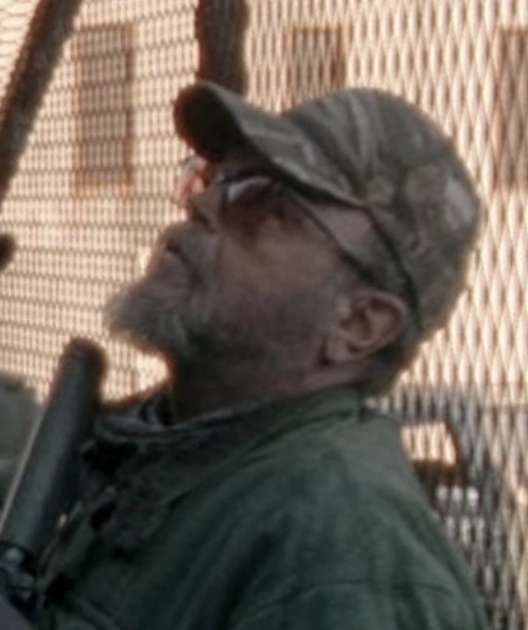Magnus_R0bert's tweet photo. The 1st image is Ham Burke from the Golden Ambulance survival mode, a member of Woodbury. The other 2 images are of a Woodbury extra from the show, who bears a resemblance to Ham

Do you think this is Ham? Can @FreeLeaguePub confirm this mystery?

#TheWalkingDeadsGreatestMystery https://t.co/kS44bZnoT3