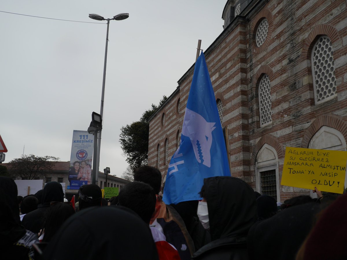 #besiktasiskele #ueniversitelilerdersboykotunda 
#galatakoprusu #istanbulueniversitesi 
#marmaraueniversitesi #bilgisusmuyor
#itü 
#sbü
#yildizteknikueniversitesi
Üniversiteliler Beşiktaş iskele meydanından Yenikapıya kadar yürüdü. 3
24.03.2025