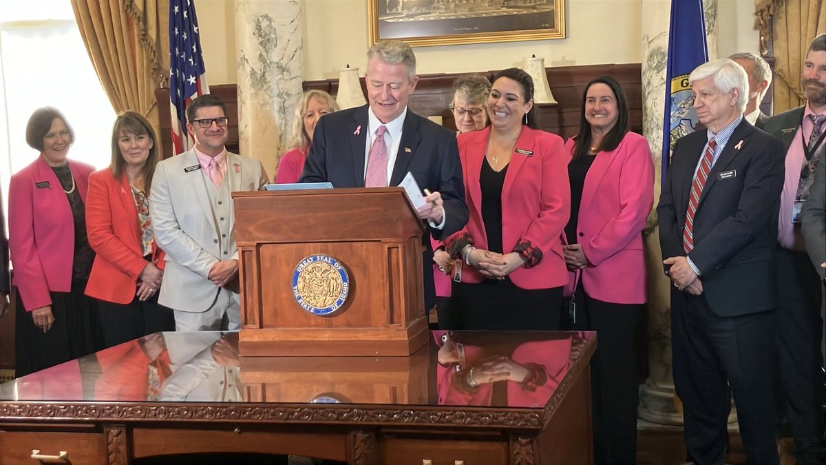Happy day at #idleg - ⁦<a href="/GovernorLittle/">Brad Little</a>⁩ signed our bill requiring coverage of breast cancer screening for high risk women. Great job ⁦<a href="/BoiseBrooke/">Brooke</a>⁩!