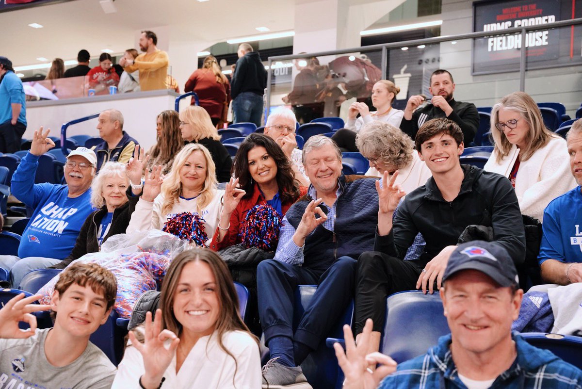 LCUedu's tweet image. Ready to roll in Pittsburgh!😎👌
#EliteEight #LadyChaps

Watch: 7:30 PM- ESPN+
Listen: 7:00 PM- chapradio.com
@LCUCHAPS