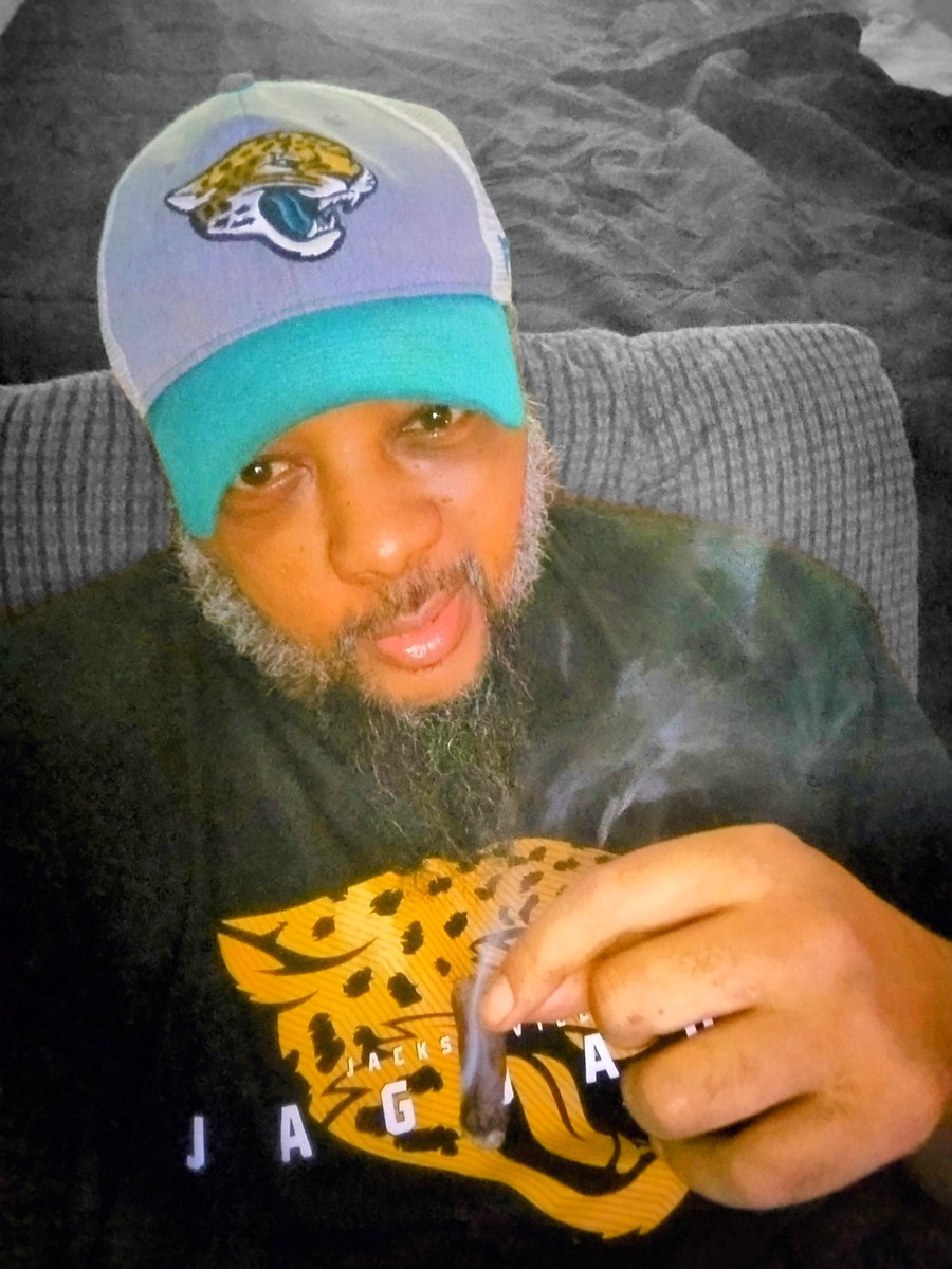 Smoking on that Tennessee Titan🌿💨 #DUUUVAL <a href="/Titans/">Tennessee Titans</a>